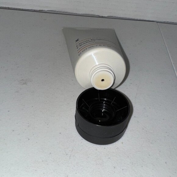 Perricone MD Vitamin C Ester Citrus Brightening Cleanser - Picture 3 of 3